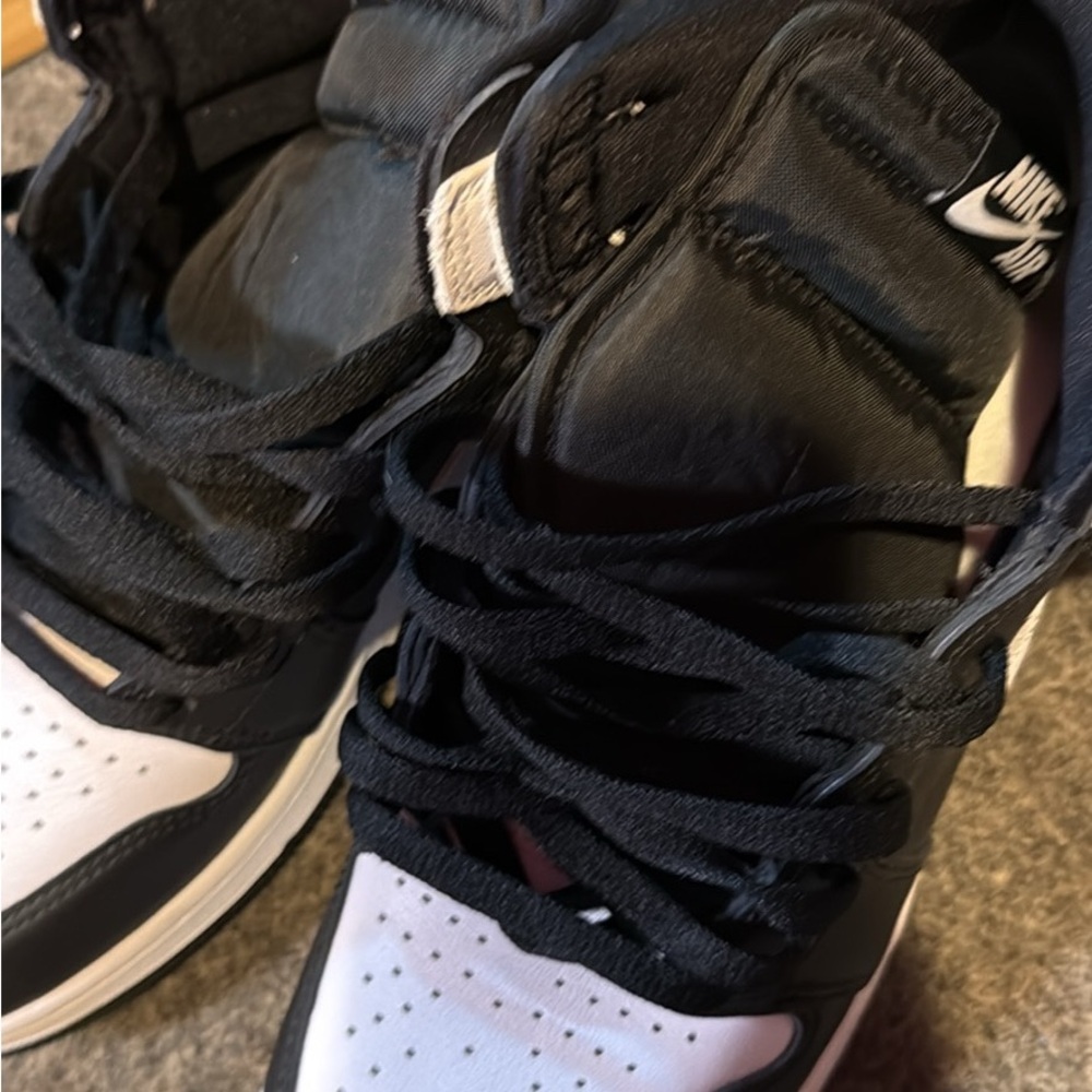 Nike Black and White Sneakers - Picture 2 of 7